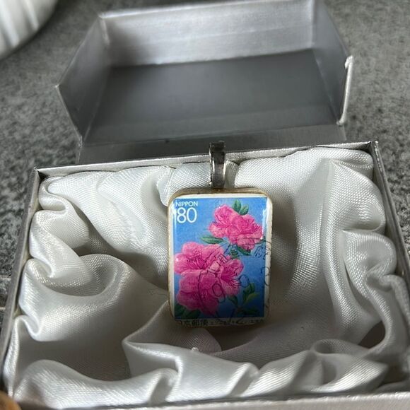 Vintage Wooden ‘Postage Stamp’ Pendant Necklace - Picture 3 of 4